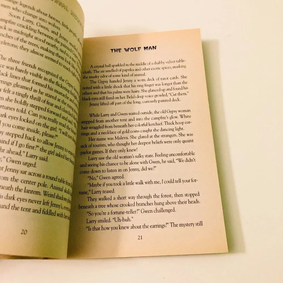 Vintage 1992 Universal Studios Monsters  Presents The Wolf Man Book with Poster - Picture 9 of 14